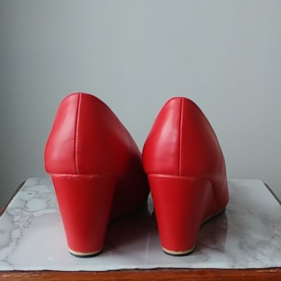 Red platform shoes - Picture 2 of 3